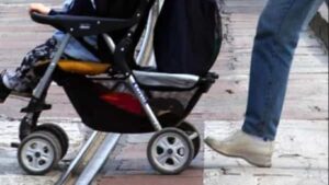Furto col passeggino al centro commerciale, arrestate due coppie