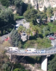 Incidente coinvolge sette ciclisti a Taormina, un ferito