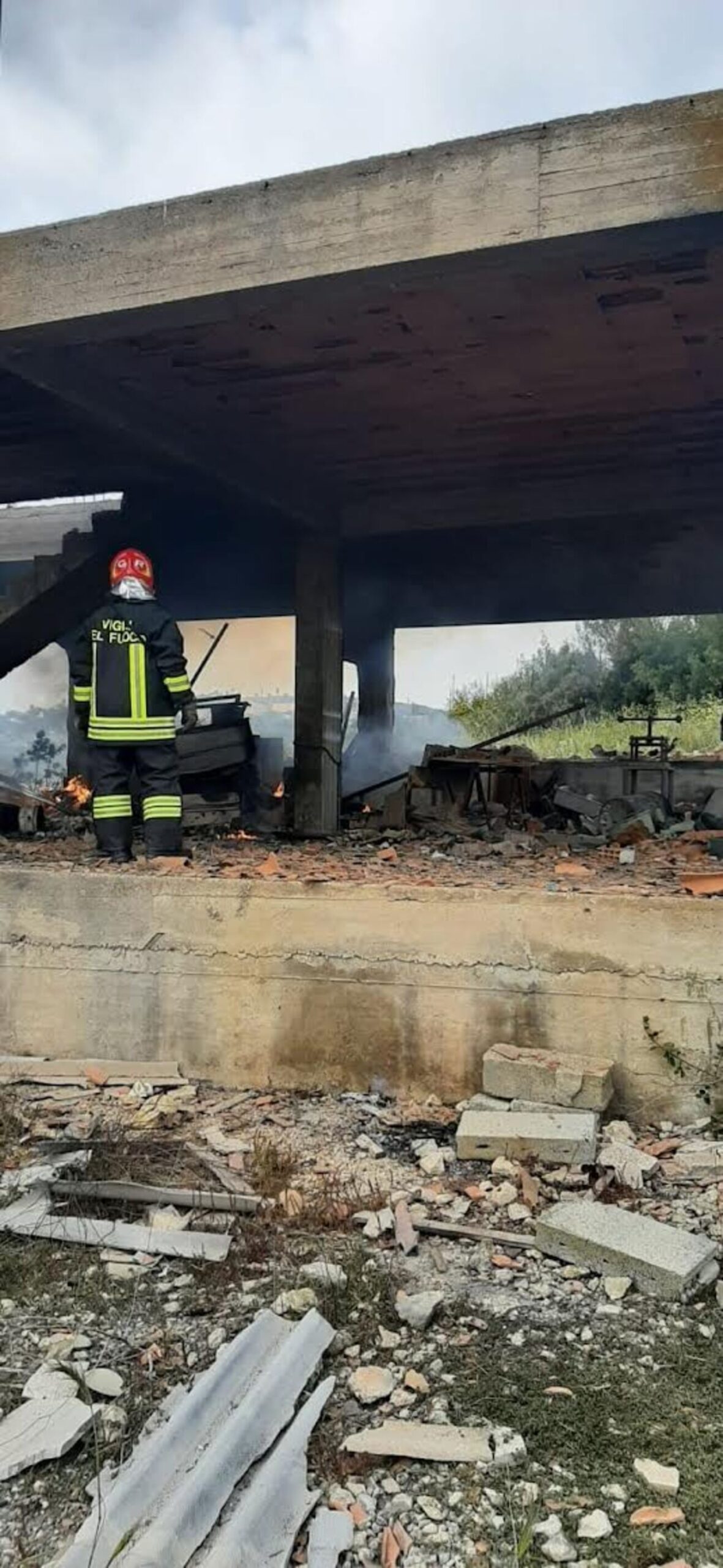 Due 15enni hanno appiccato il fuoco alla fabbrica di fuochi d’artificio
