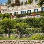 Turismo: opere di Tayou in giardini hotel Timeo di Taormina
