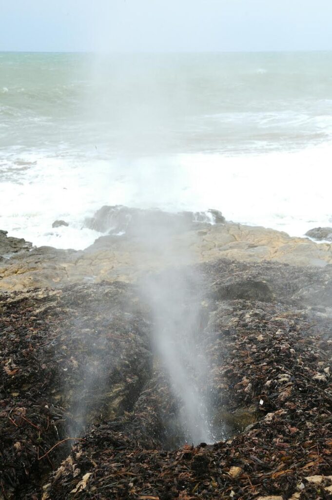 Soffioni vaporiferi a Sampieri, uno strano fenomeno