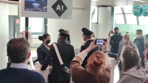 Oltre 5 ore di ritardo per il Roma Fiumicino-Comiso, arrivano i carabinieri