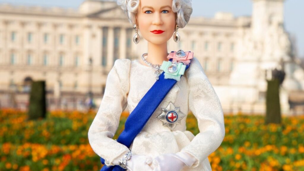 Barbie diventa Elisabetta, la monarca britannica omaggiata con una bambola