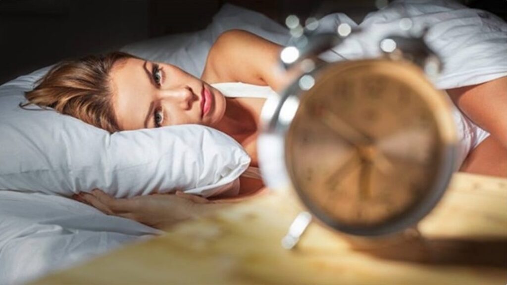 Dieta e insonnia: i 5 cibi da evitare prima di dormire