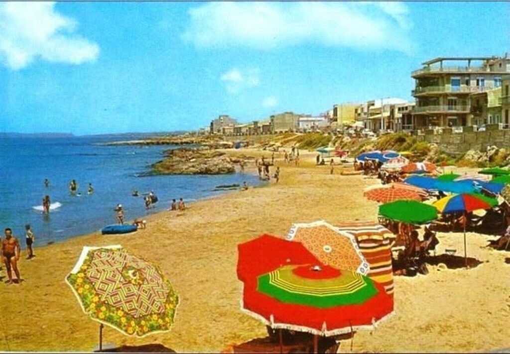 Allo Scoglio di Papandrea i getti d'acqua nebulizzati come a Sampieri