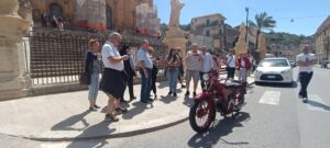 Una Moto Guzzi anni 20, sottocanna, a Modica
