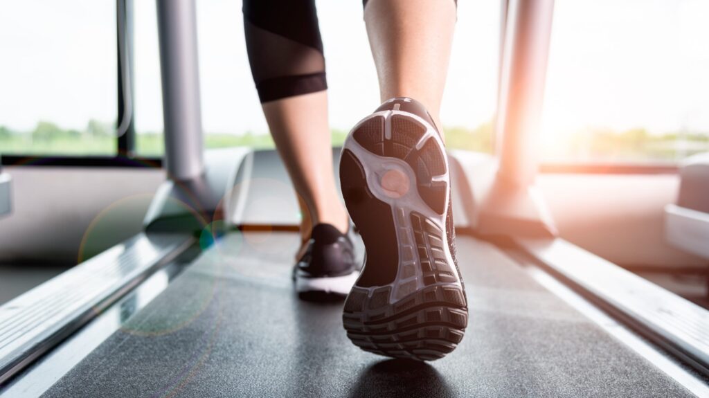 Dimagrire: a che ora dovresti andare a camminare o correre?