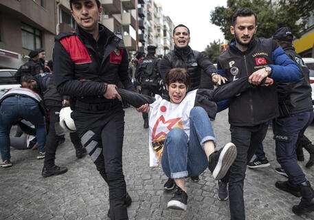 1 maggio: scontri a manifestazione Istanbul, oltre 100 arresti