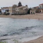 Punta Secca, bambini francesi inaugurano la stagione dei bagni a mare VIDEO