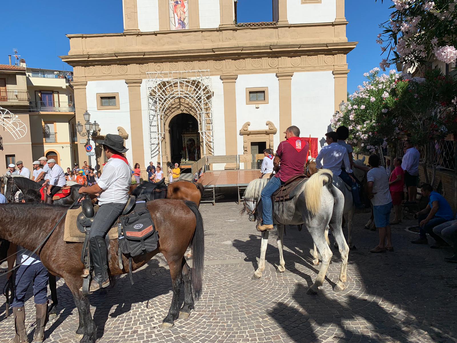 Cavallo in premio per lotteria ad Acate, dietrofront degli organizzatori