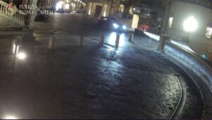 Con la Maserati giù della scalinata di Trinità dei Monti, VIDEO