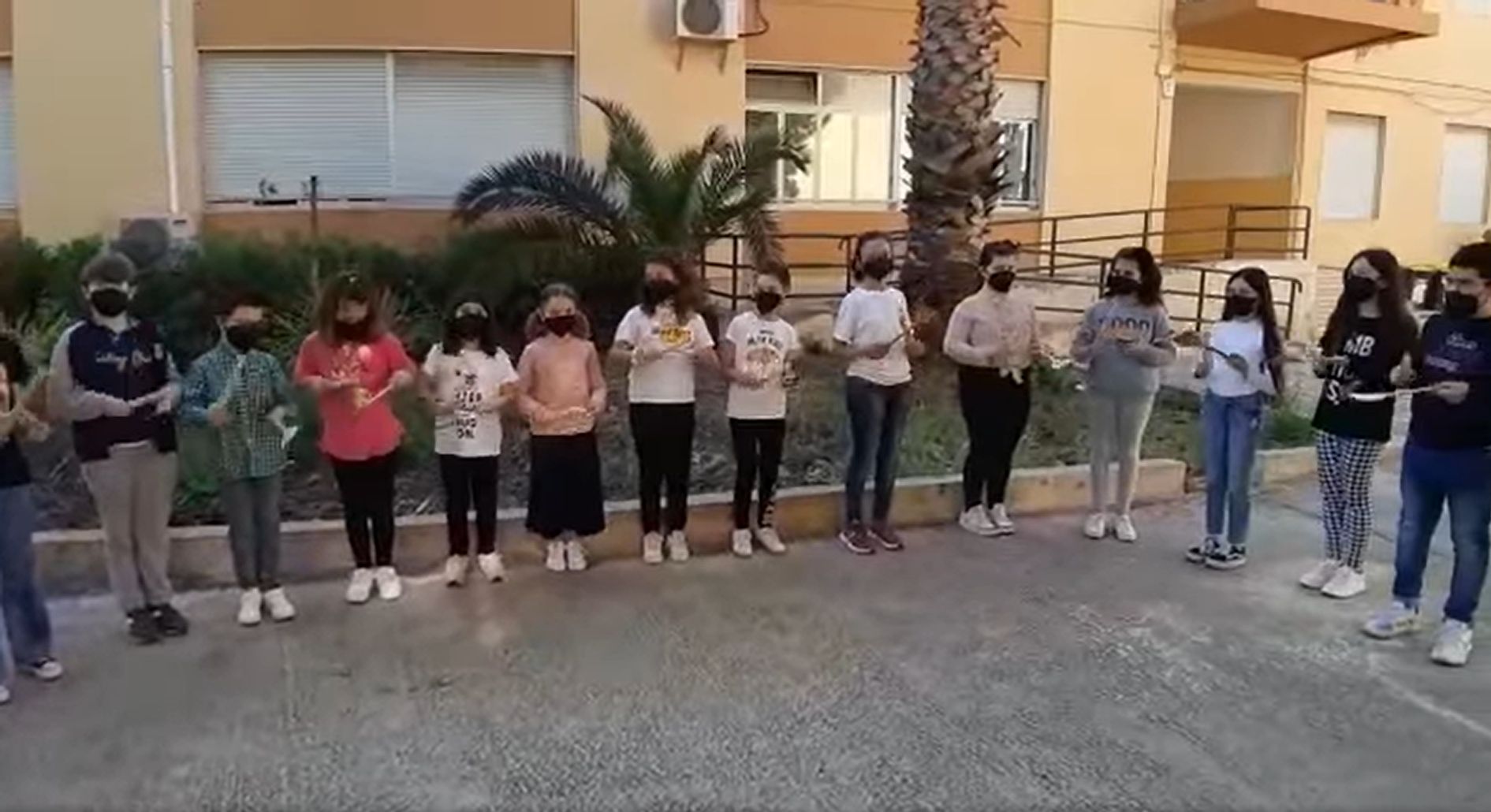 Ispica, tarantella napoletana a scuola VIDEO