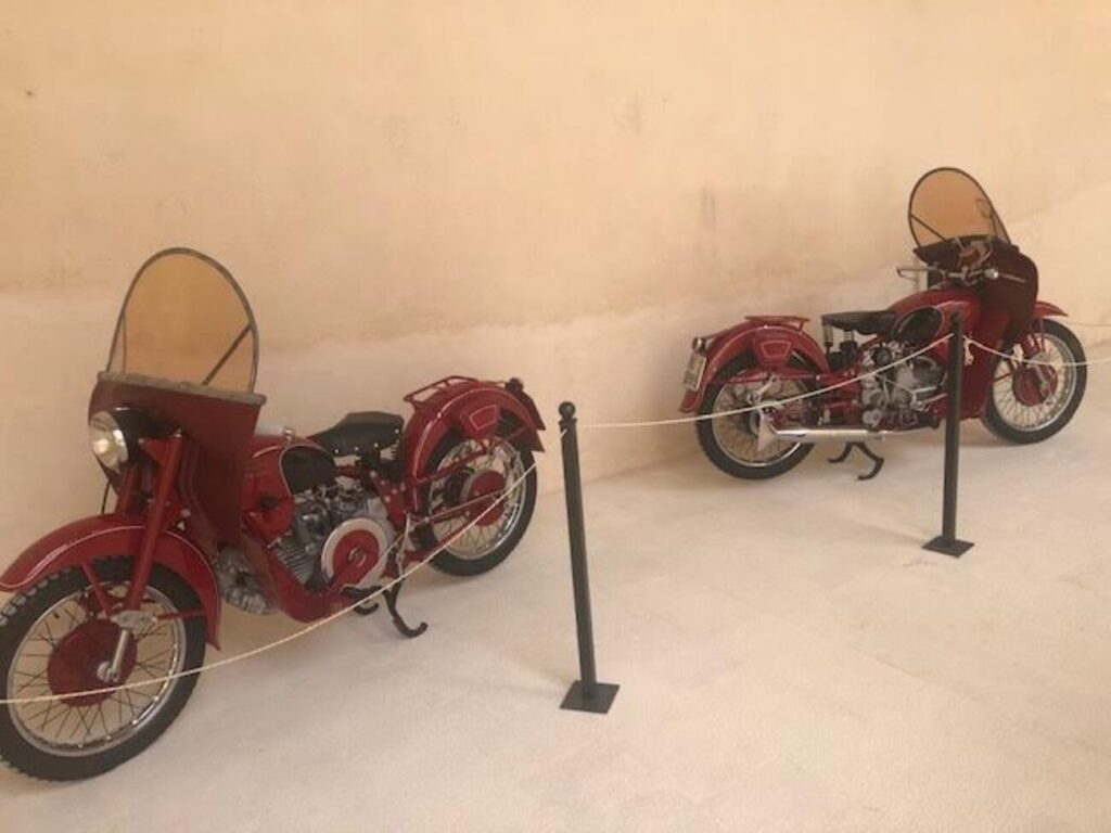 Modica, restaurate due Moto Guzzi d'epoca dei vigili urbani