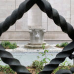 Ciottoli e sabbia etnea nel giardino della Morgan Library