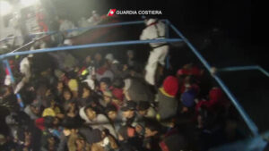 Migranti: 6 sbarchi con 223 persone a Lampedusa