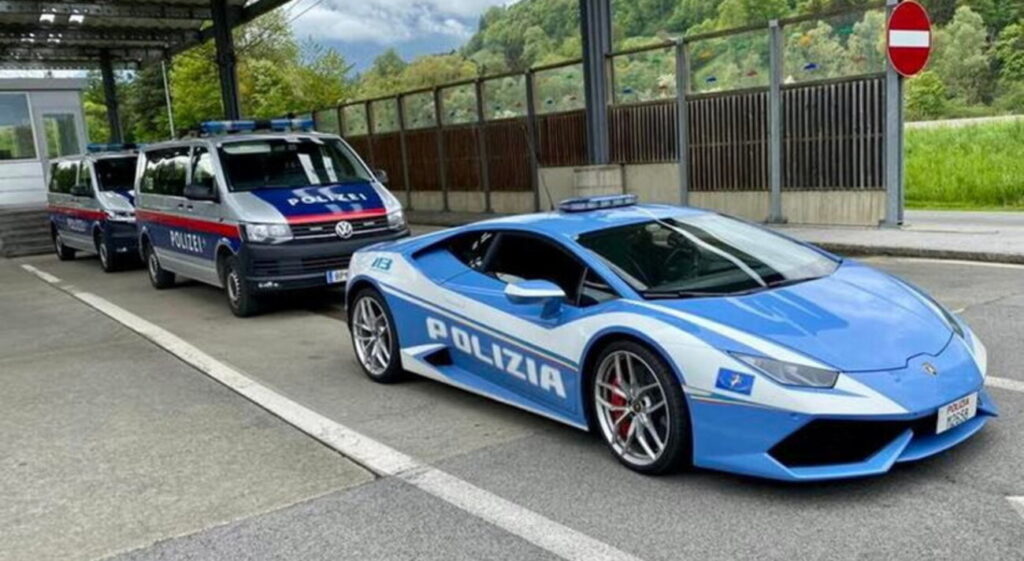 Polizia austriaca sogna la Lamborghini della Polizia italiana