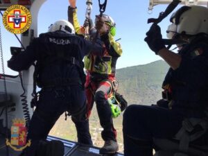 Turista tedesca soccorsa a Panarea da elicottero polizia