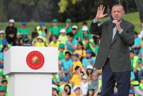 Erdogan, non permetteremo corridoi terrore nel nord Siria