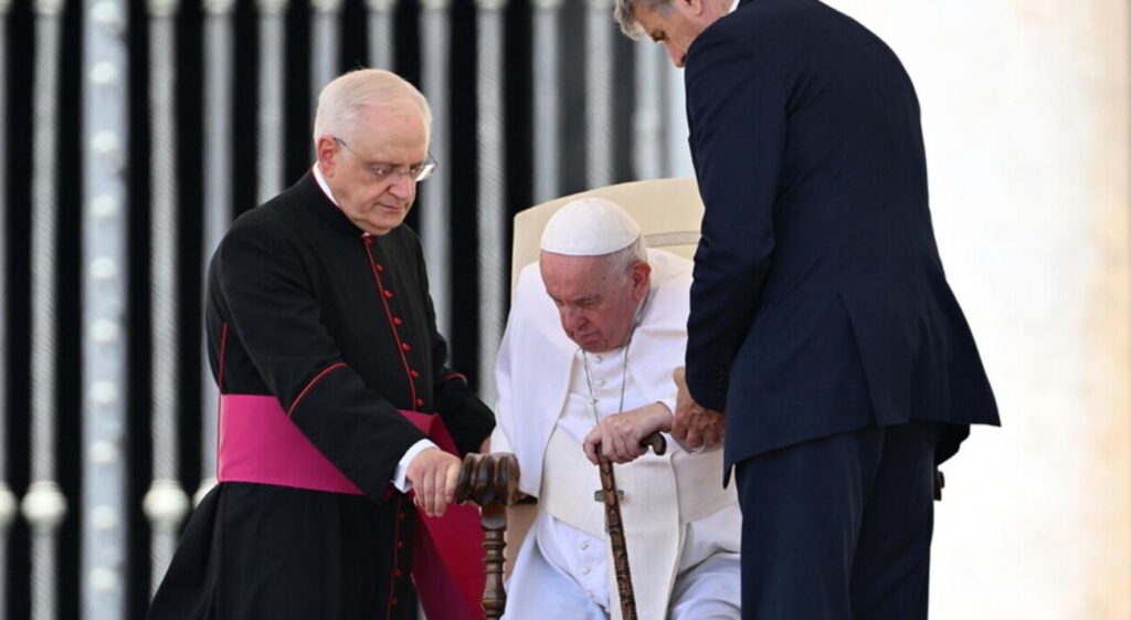 Papa: problemi al ginocchio, rinviato il viaggio in Africa