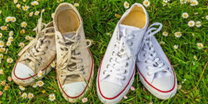 Come sbiancare le scarpe sporche e ingiallite di tela o in stoffa
