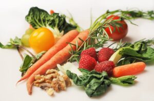 Dieta per ridurre l’ipertensione: i 5 cibi da mangiare e  i 5 da evitare