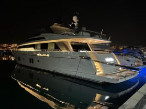 A Marina di Ragusa Octopussy, lo yacht più veloce del mondo