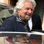M5s: Grillo ai parlamentari, no a deroghe ai due mandati