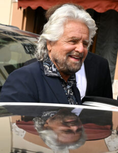M5s: Grillo ai parlamentari, no a deroghe ai due mandati