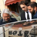 M5s: Grillo, restiamo al governo? Certo