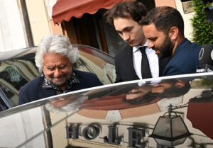 M5s: Grillo, restiamo al governo? Certo