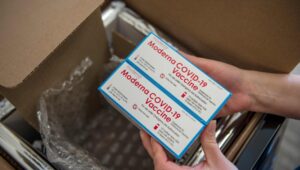 Covid, il ministero allunga la validità dei vaccini in scadenza
