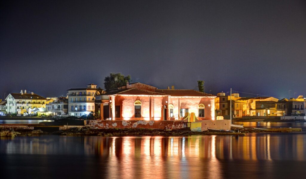 Marzamemi, si illumina l'isolotto Brancati