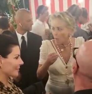 Hollywood a Siracusa, Sharon Stone con la mozzarella e gli altri VIDEO