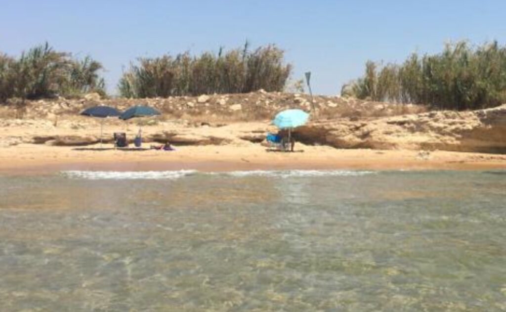 Il nudismo non autorizzato a Marina di Ragusa