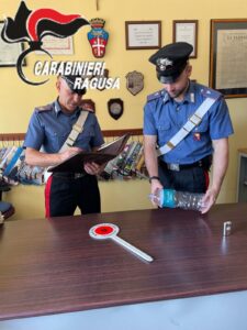 Geloso, dà fuoco alla casa della fidanzata: arrestato 41enne vittoriese