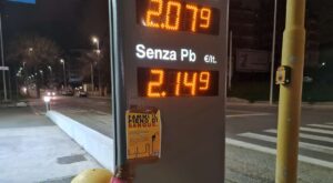 Bonus benzina, 200 euro ai dipendenti delle aziende private