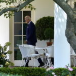 Joe Biden Ã¨ positivo al Covid, 'sintomi lievi'