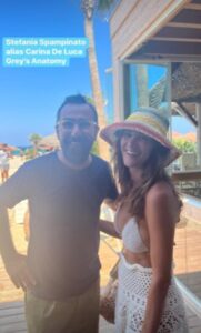 Stefania Spampinato, di Grey's Anatomy, in vacanza nel mare di Noto