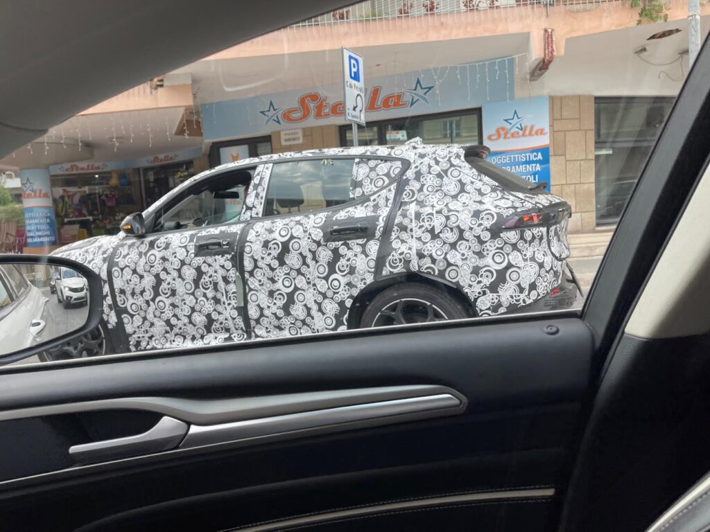 Una Alfa Romeo Tonale prototipo e mascherata a Ragusa