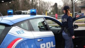 Donna uccisa a coltellate nella sua casa, tra i sospettati un minorenne