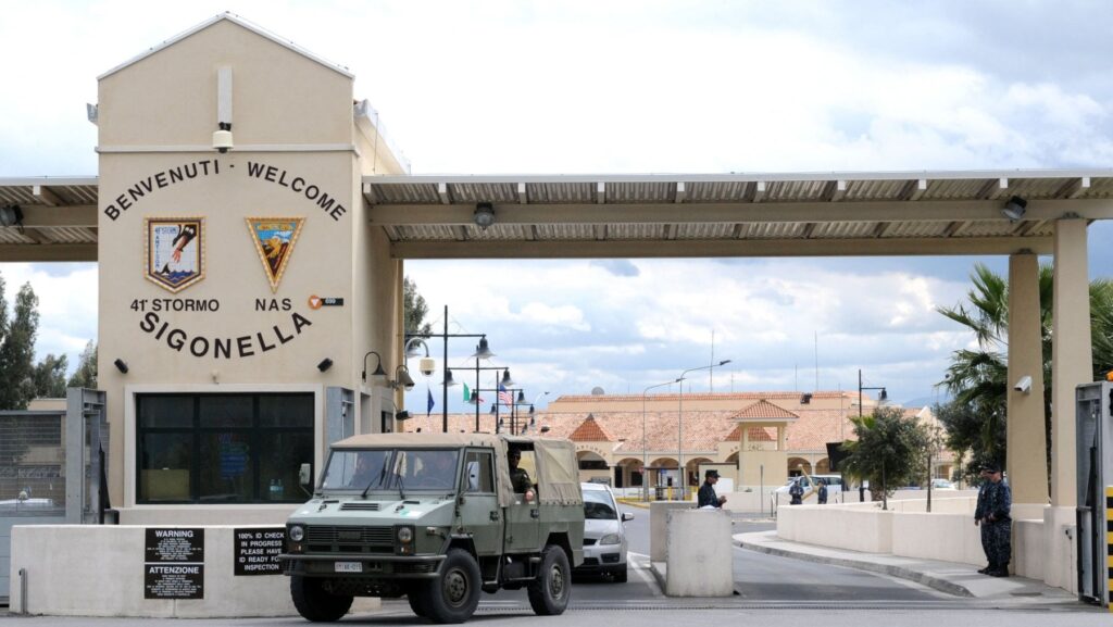 Caldo, i pompieri di Sigonella: &laquo;Gli americani ci prendono in giro&raquo;