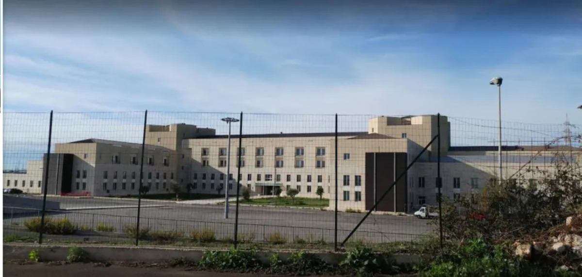 Covid: morti e ricoveri superiori all’estate 2021, terza dose ormai scaduta