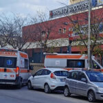 Pazienti violenti, si stacca la flebo e picchia l'infermiere