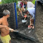 Stromboli: residenti e turisti lavorano per levare fango