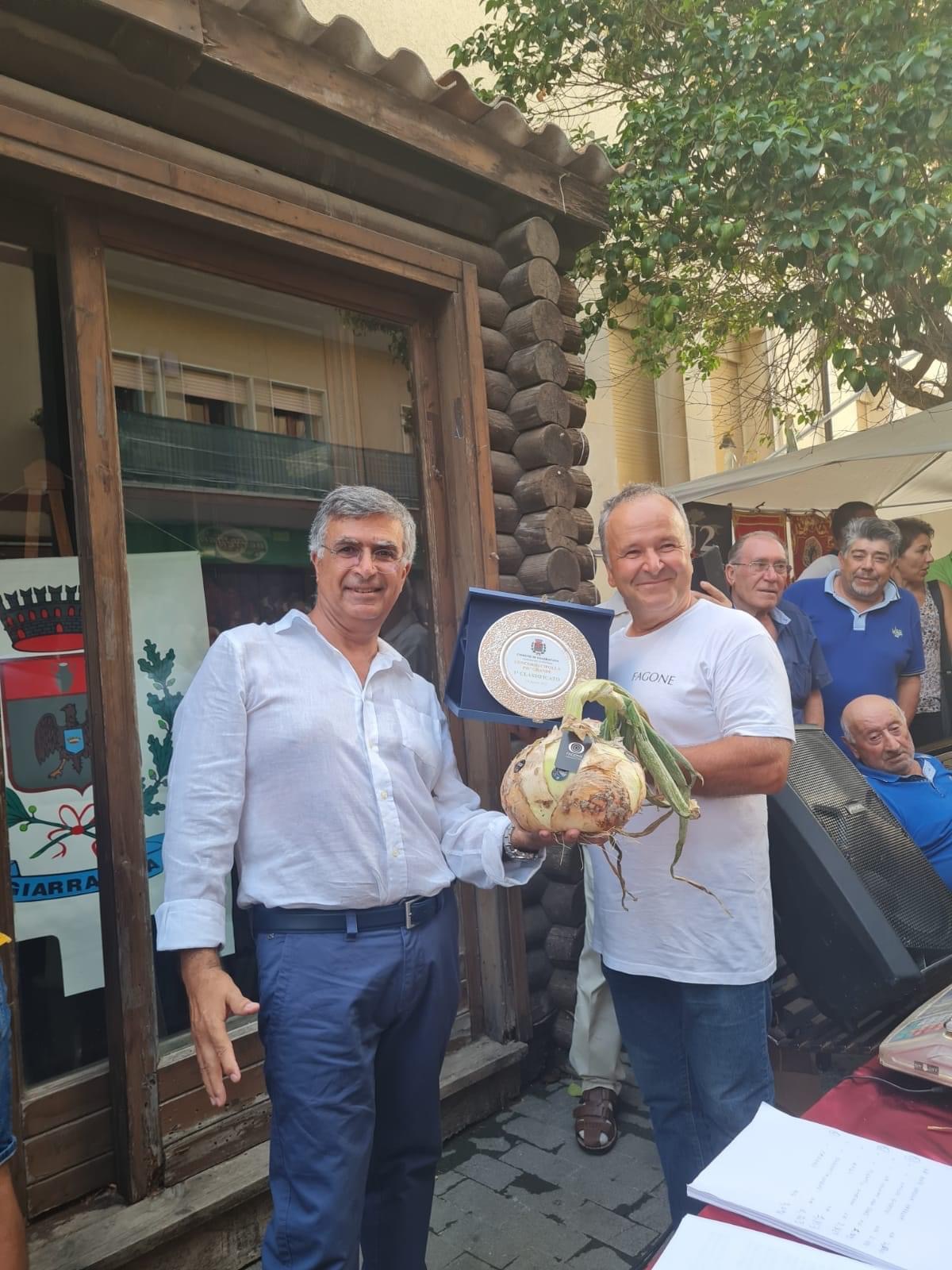 Festa della cipolla, a Giarratana una cipolla di 3 chili 100 grammi