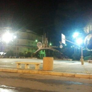 Te lo do io il basket di notte in piazza Malta a Marina di Ragusa!