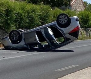 Cappotta una Peugeot sulla Modica-Pozzallo, un ferito