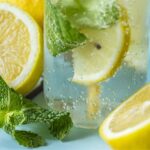 Bere acqua e limone tutte le mattine, fa davvero bene?
