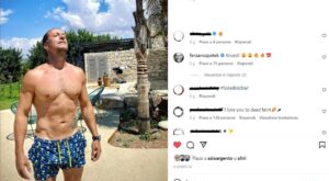 Stefano Accorsi in vacanza: che fisico a 51 anni!