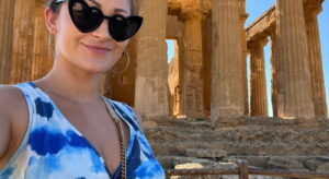 La pornostar americana Dani Daniels in vacanza ad Agrigento